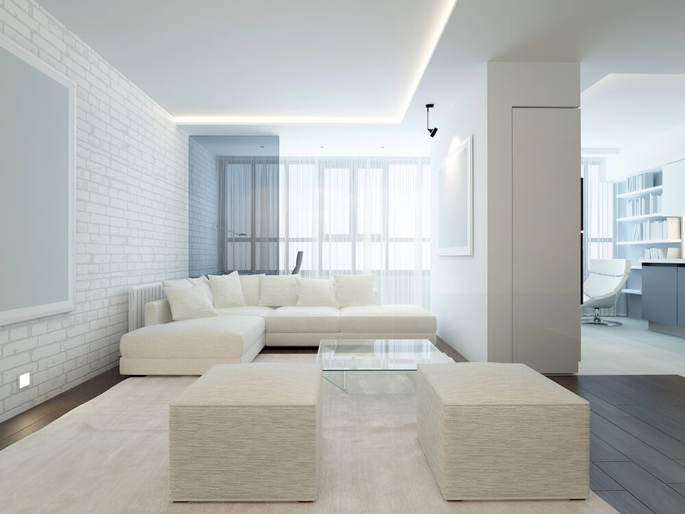 Modernes Wohnzimmer mit stilvollen und funktionalen Aluminiumprofilen. LED-beleuchtete dekorative Profile in der Wohnzimmereinrichtung kombiniert mit glatten BA13-Profilen, die ein sauberes und ästhetisches Erscheinungsbild bieten. Aluminiumprofile sind an den Ecken und der Decke des Raums auffällig angebracht und schaffen ein modernes und raffiniertes Innendesign.