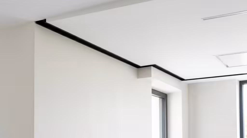Abgehängte Decke mit Schattenfuge: Architektur und Ausführung